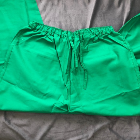 Striped multicolor and green Nurse scrub set - Picture 6 of 6